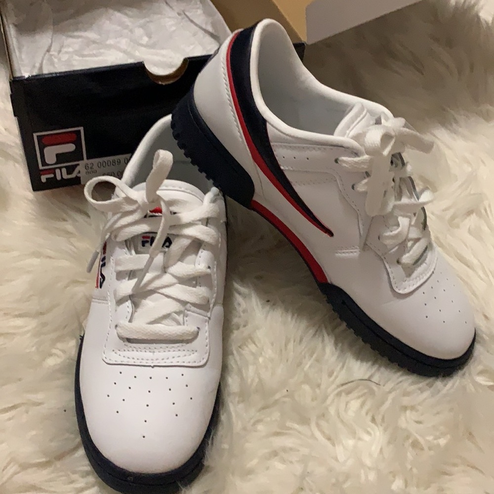 Tennis shoes - Picture 3 of 3